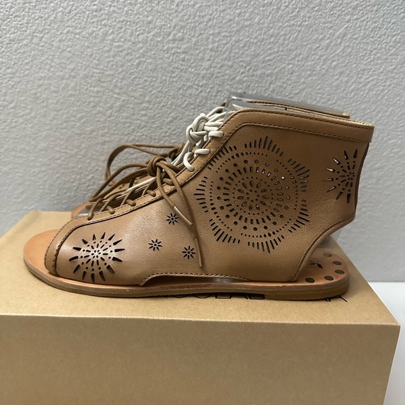 NIB SIZE US7&8 Koolaburra FION Laser cut leather Boots sandal in Chestnut - Picture 5 of 6